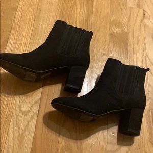 Swede black heeled boots